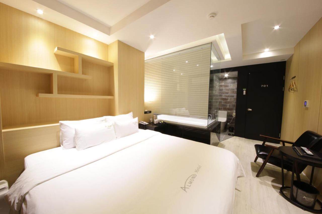 Almond Hotel Busan Station Exterior foto