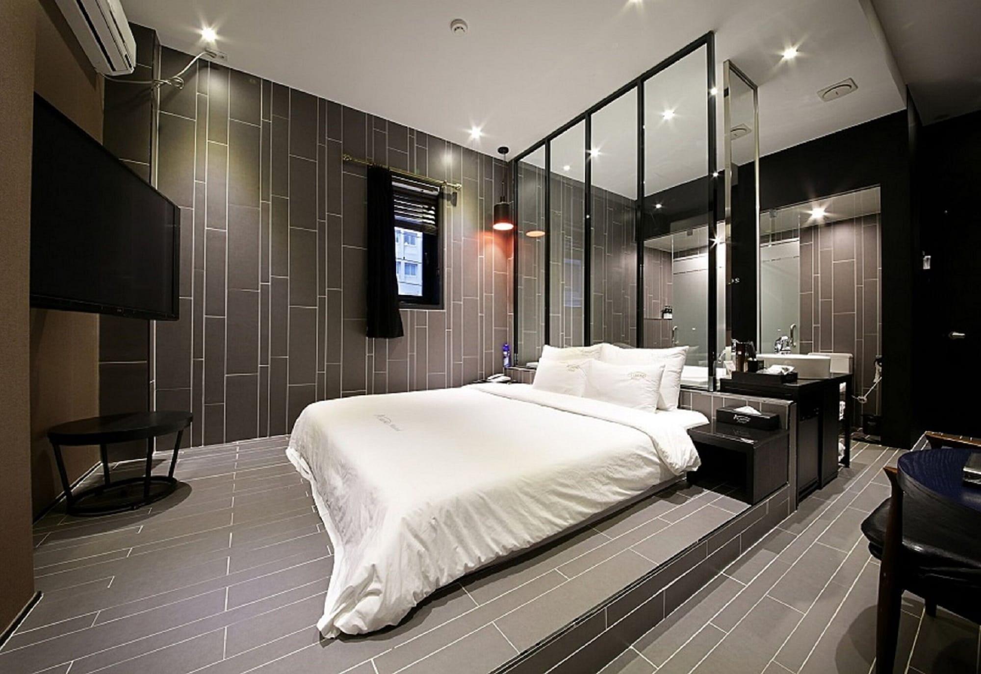 Almond Hotel Busan Station Exterior foto