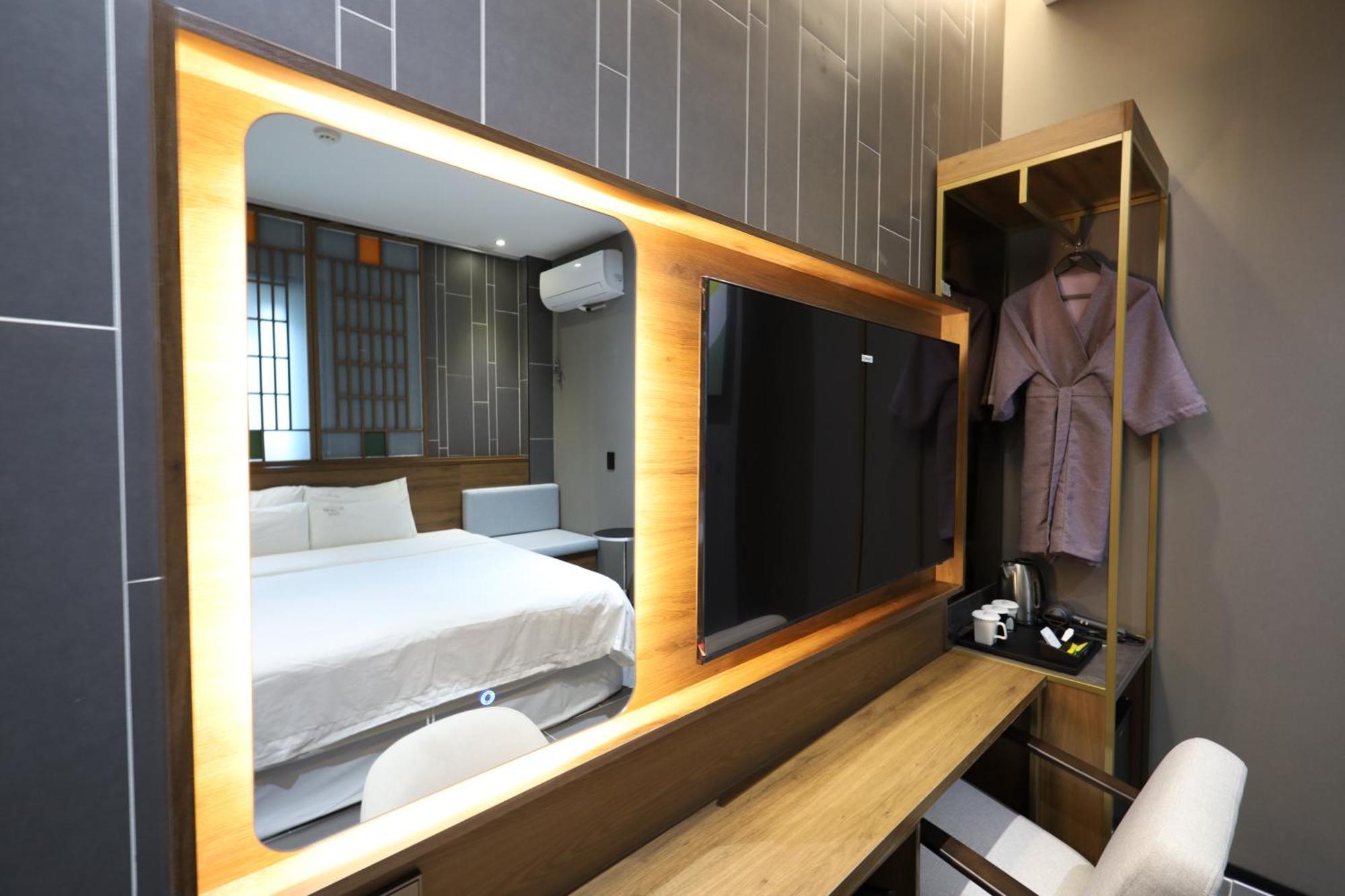 Almond Hotel Busan Station Exterior foto