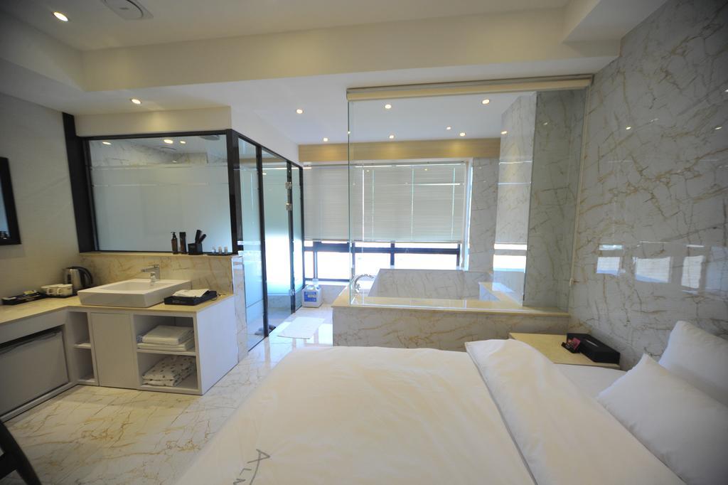 Almond Hotel Busan Station Exterior foto