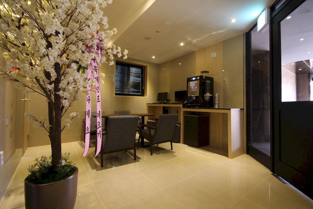 Almond Hotel Busan Station Exterior foto