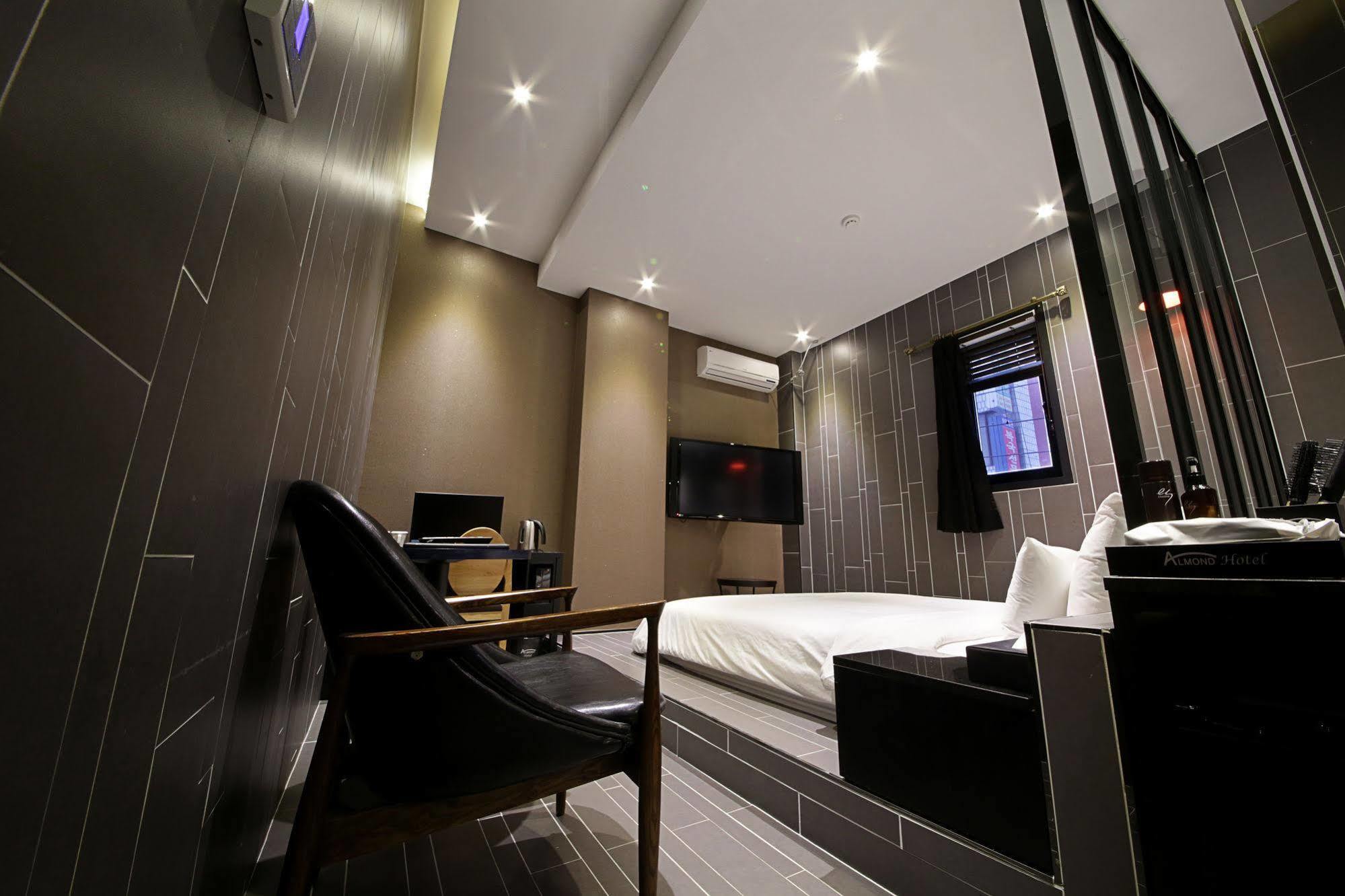 Almond Hotel Busan Station Exterior foto