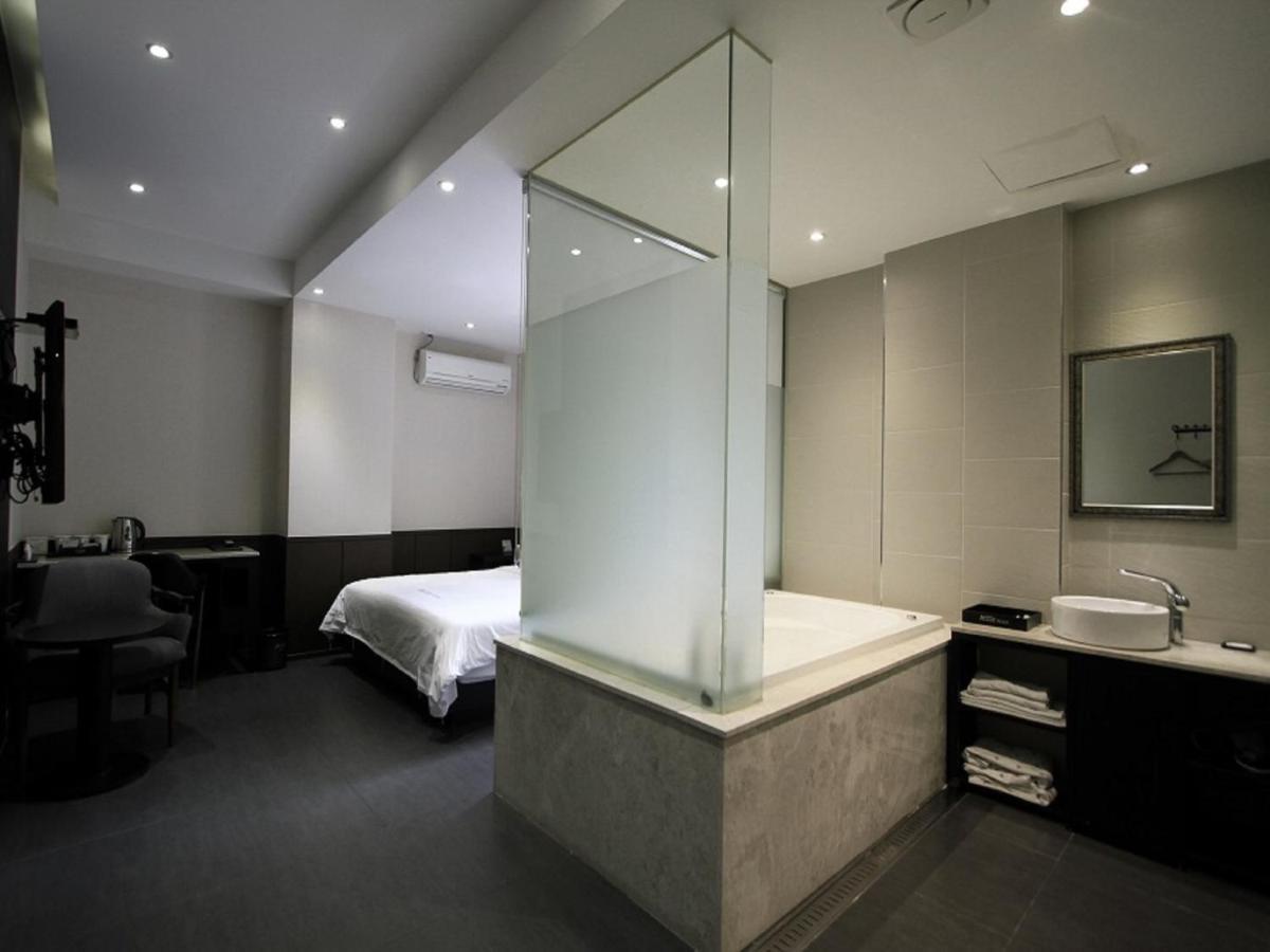 Almond Hotel Busan Station Exterior foto